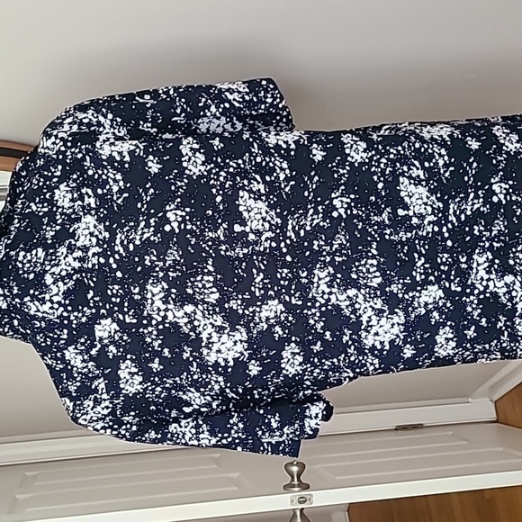 ⭐️ Julian & mark tropical splatter light weight breathable shirt NWT - Picture 5 of 6